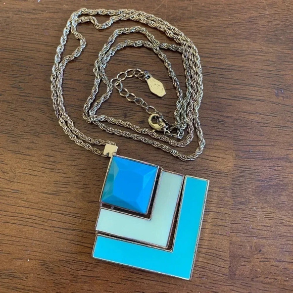 Kensie Chevron‎ Necklace - Picture 1 of 7